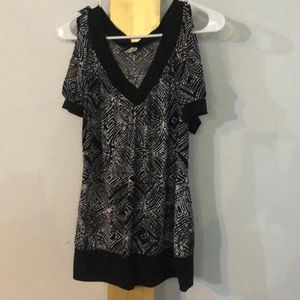 JKLA California stylish shirt with open shoulders